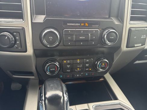 Used 2019 Ford F150 Lariat image 13