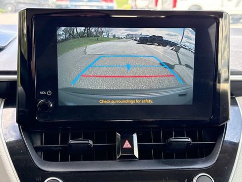 Used 2025 Toyota Corolla LE image 28