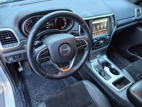 Used 2018 Jeep Grand Cherokee Altitude AWD/4WD image 11