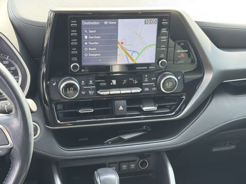 Used 2020 Toyota Highlander XLE FWD image 33