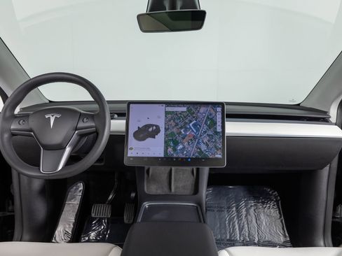 Used 2022 Tesla Model Y Long Range image 35