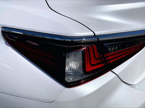 Certified 2024 Lexus ES 350 w/ Accessory Package (Z1) FWD image 27
