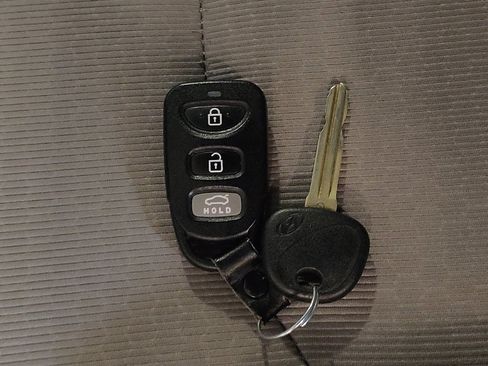Used 2018 Hyundai Elantra SE w/ Cargo Package FWD image 32