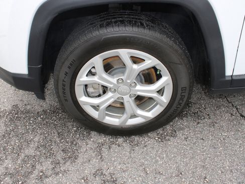 Used 2024 Jeep Compass Latitude AWD/4WD image 10