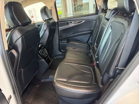 Used 2023 Lincoln Nautilus Reserve image 16