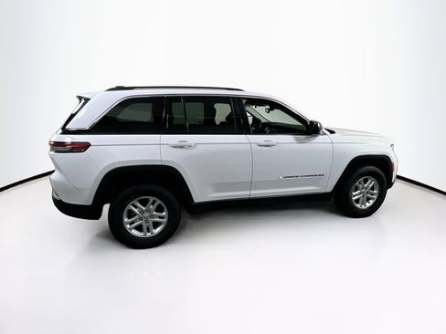 Used 2023 Jeep Grand Cherokee Laredo w/ Luxury Tech Group I image 4
