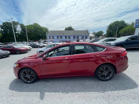 Used 2018 Ford Fusion SE w/ Equipment Group 201A FWD image 9