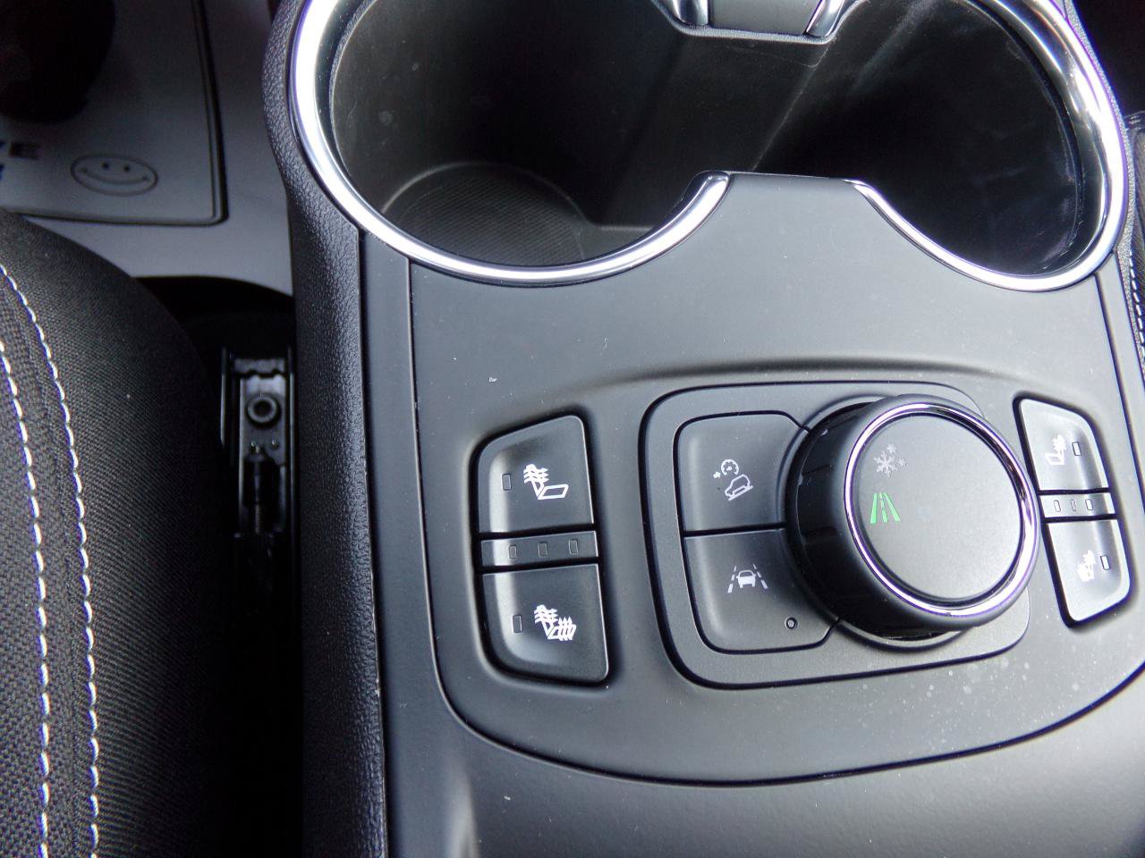 Used 2024 GMC Terrain SLE w/ Driver Convenience Package FWD image 26