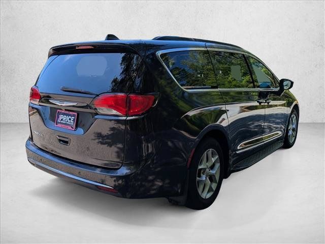 Used 2017 Chrysler Pacifica Touring-L w/ Tire & Wheel Group FWD image 5