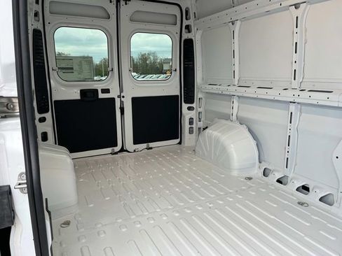 New 2024 RAM ProMaster 2500 w/ Quick Order Package 22G SLT image 23