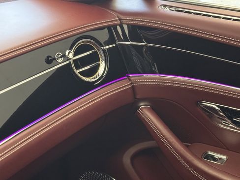 Used 2020 Bentley Flying Spur W12 image 48