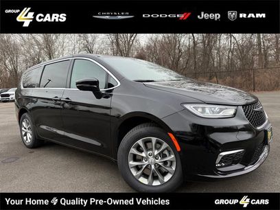 New 2026 Chrysler Pacifica Select