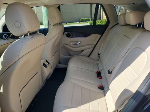 Used 2020 Mercedes-Benz GLC 300 w/ Premium Package image 15