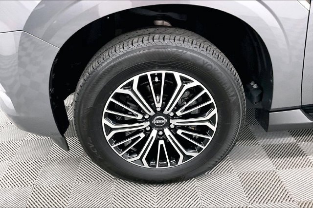 Used 2025 Nissan Armada Platinum AWD/4WD image 10