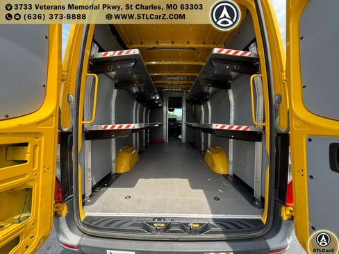 Used 2021 Mercedes-Benz Sprinter 2500 image 11