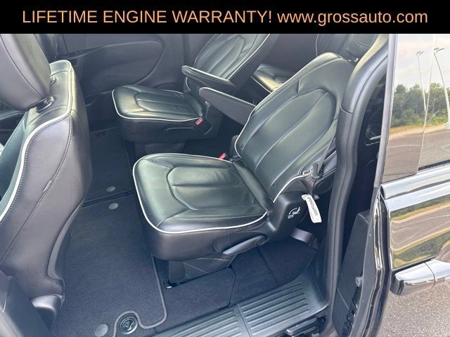 Used 2025 Chrysler Pacifica Limited FWD image 33