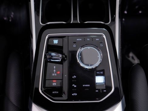 Used 2025 BMW 740i RWD image 13