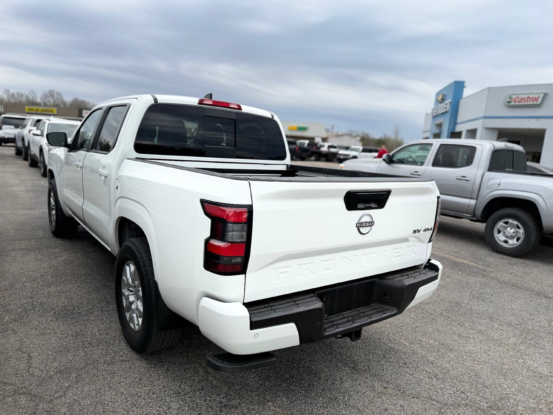 Used 2023 Nissan Frontier SV w/ SV Convenience Package AWD/4WD image 5