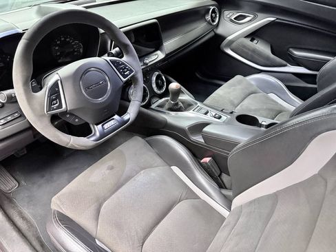 Used 2018 Chevrolet Camaro SS RWD image 9