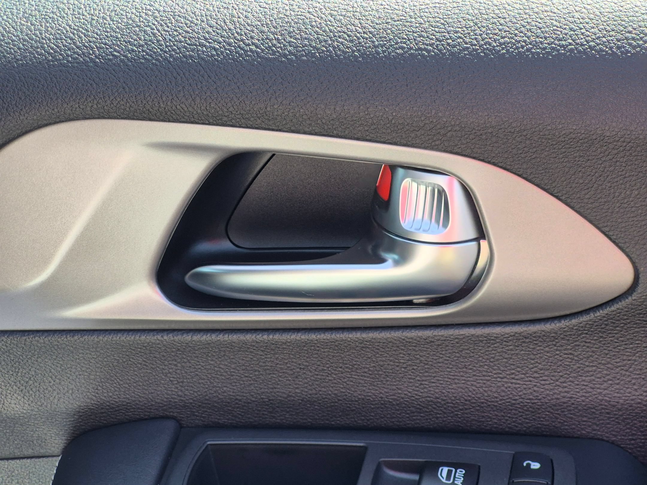Used 2025 Chrysler Pacifica Select FWD image 33