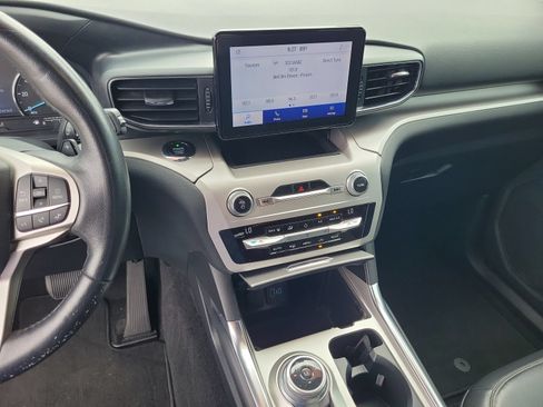 Used 2020 Ford Explorer XLT w/ Equipment Group 202A RWD image 24