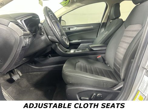 Used 2020 Ford Fusion SE image 9