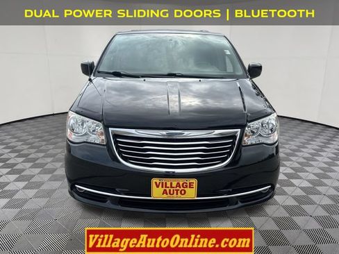 Used 2014 Chrysler Town & Country Touring FWD image 6