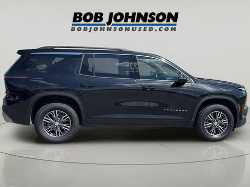 Used 2025 Chevrolet Traverse LT AWD/4WD image 8