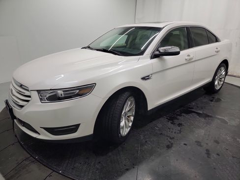 Used 2019 Ford Taurus Limited image 3