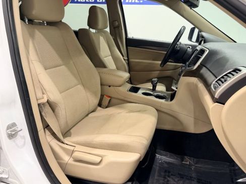 Used 2014 Jeep Grand Cherokee Laredo w/ Quick Order Package 23E AWD/4WD image 31