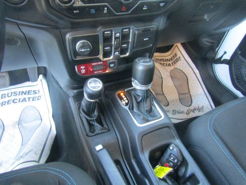 Used 2023 Jeep Wrangler Unlimited Rubicon 4xe w/ Steel Bumper Group image 15