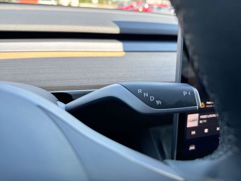 Used 2024 Tesla Model Y Long Range AWD/4WD image 13