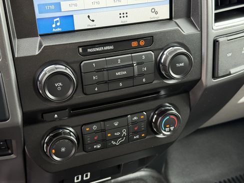 Used 2017 Ford F250 XLT w/ XLT Premium Package AWD/4WD image 22