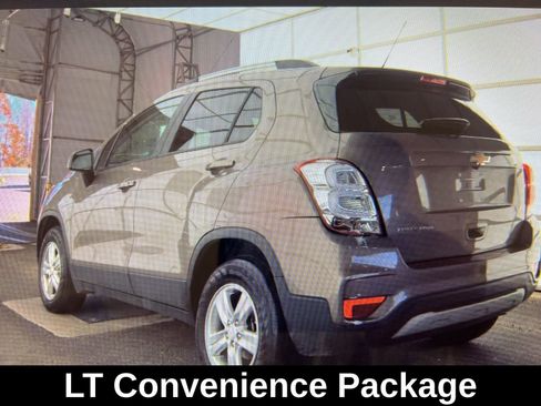 Used 2022 Chevrolet Trax LT w/ LT Convenience Package image 5