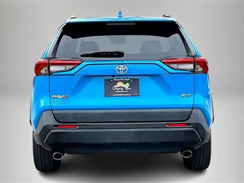 Used 2021 Toyota RAV4 XLE Premium image 6