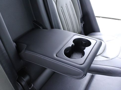 Used 2021 Land Rover Defender 110 X-Dynamic HSE image 15