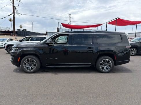 Used 2024 Jeep Wagoneer L Series II RWD image 5