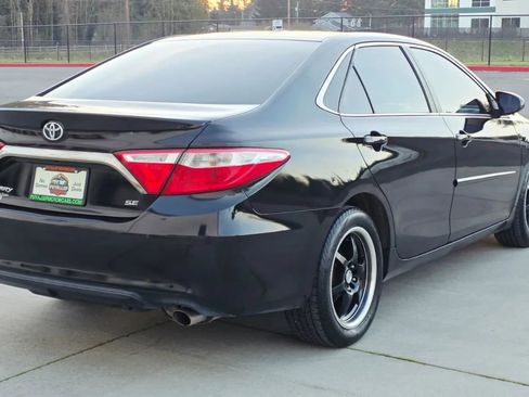 Used 2015 Toyota Camry SE image 5