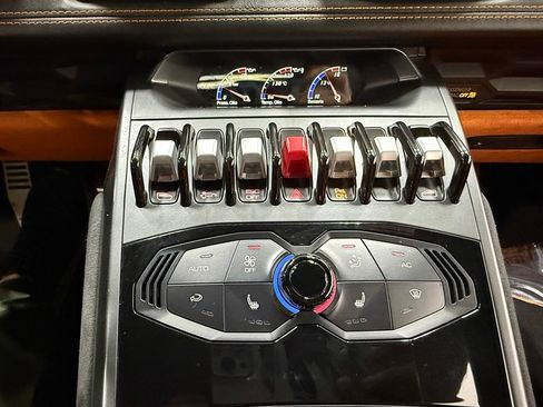 Used 2017 Lamborghini Huracan LP 580-2 RWD image 39