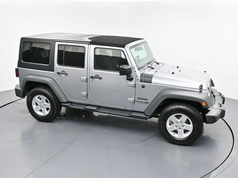 Used 2018 Jeep Wrangler Unlimited Sport S AWD/4WD image 35