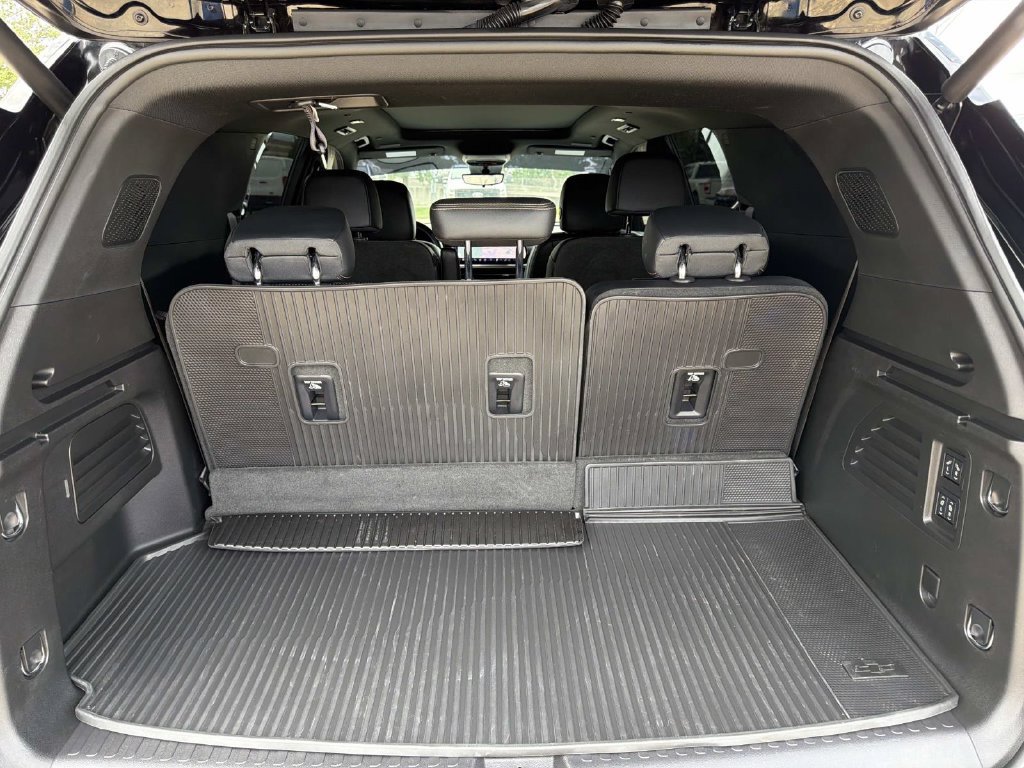 Used 2025 Chevrolet Traverse High Country w/ LPO, Floor Liner Package FWD image 12