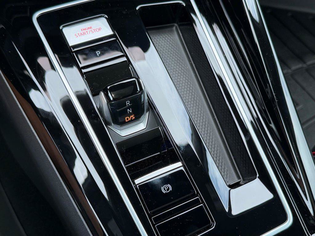 New 2026 Volkswagen GTI SE FWD image 12