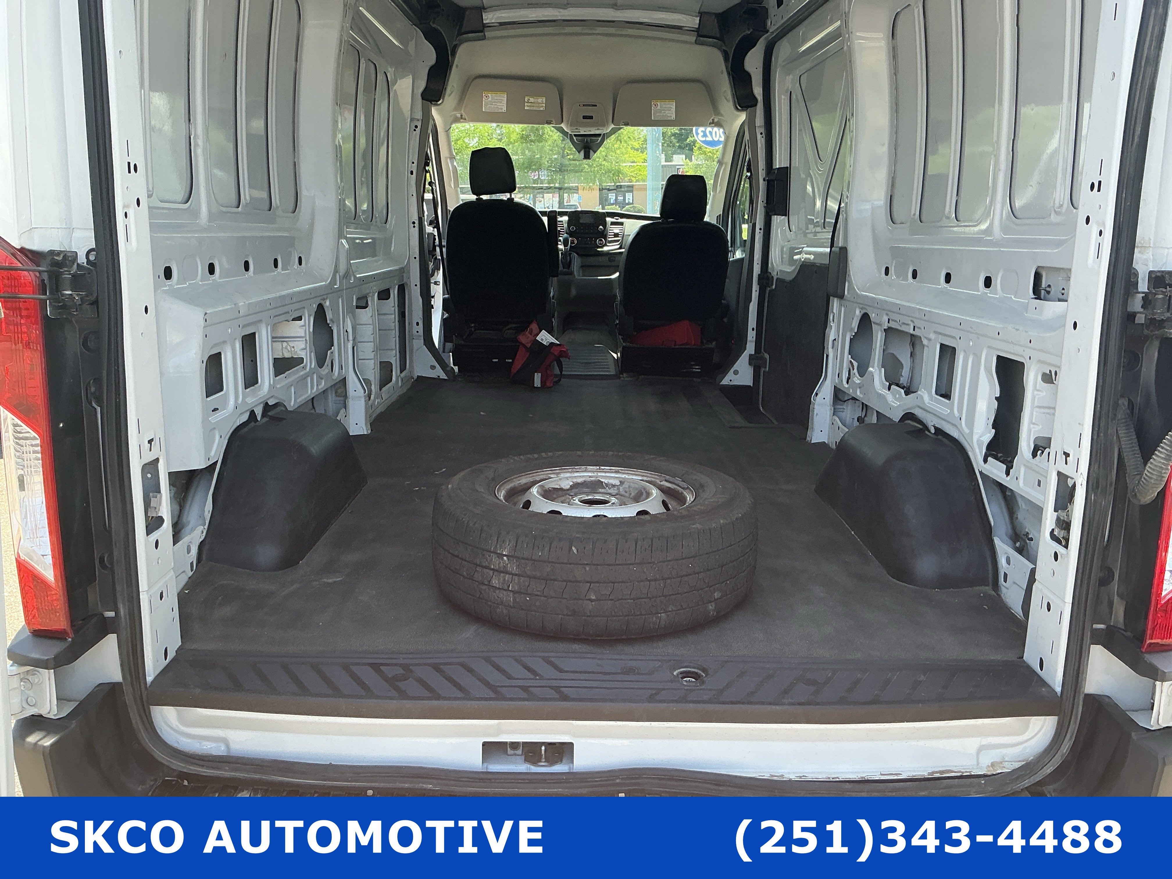 Used 2023 Ford Transit 250 Medium Roof RWD image 22