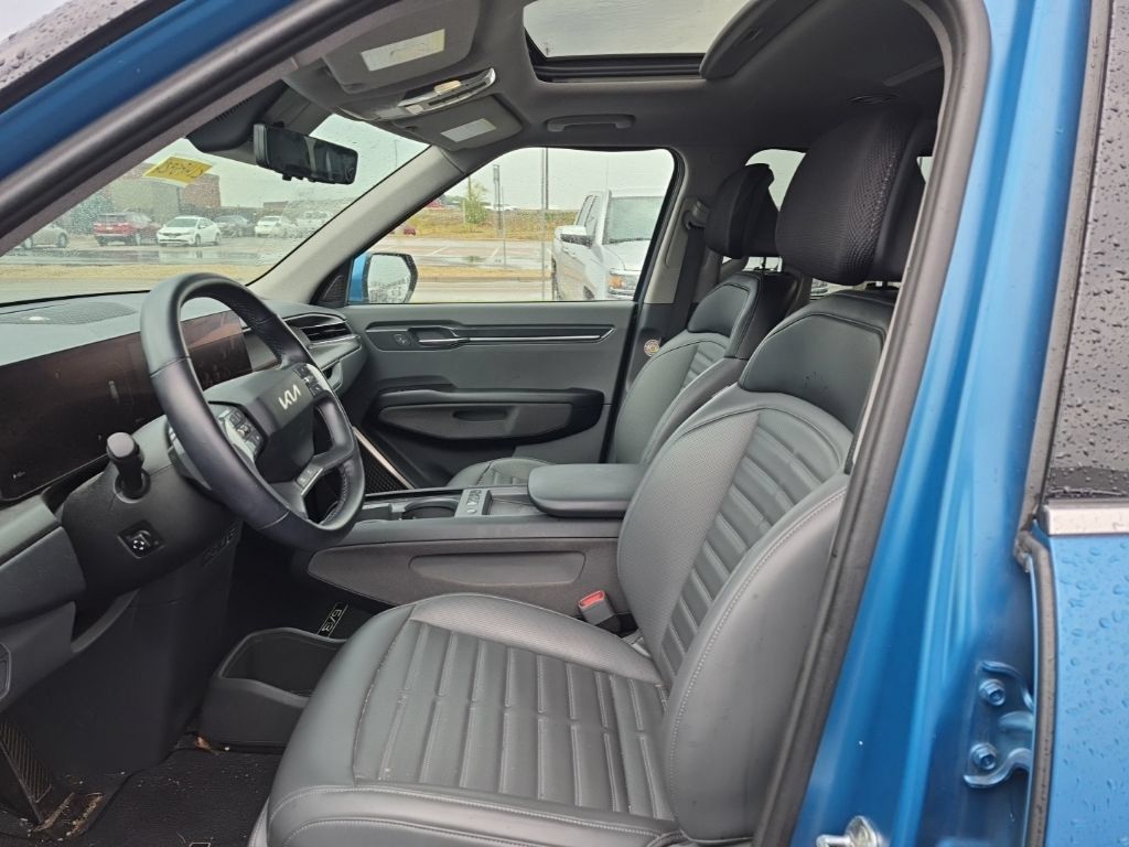 Used 2024 Kia EV9 Land AWD/4WD image 12