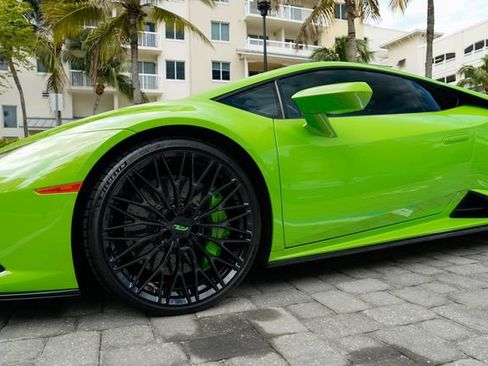 Used 2021 Lamborghini Huracan EVO RWD image 12