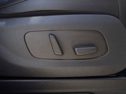 Used 2025 Kia Carnival SX w/ SX Dark Edition Package image 29