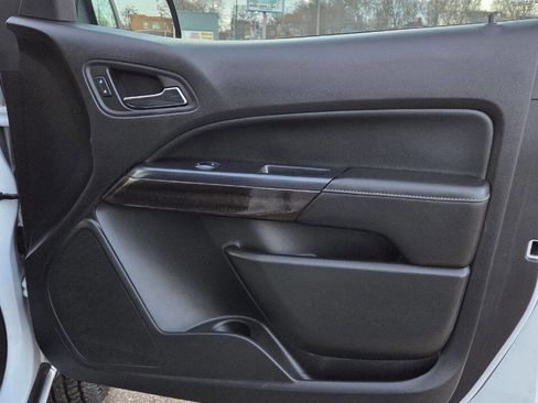 Used 2017 GMC Canyon SLE image 16