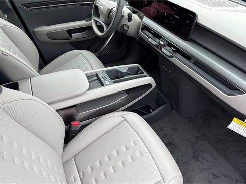 New 2026 Kia EV9 Wind image 18