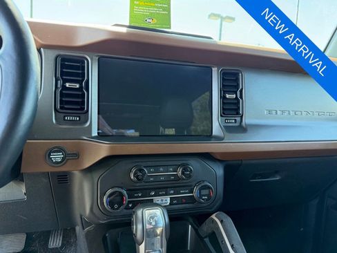 Used 2024 Ford Bronco Outer Banks AWD/4WD image 12