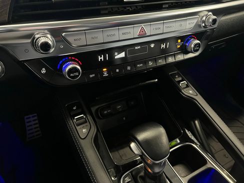 Used 2021 Kia Telluride SX w/ SX Prestige Package image 14